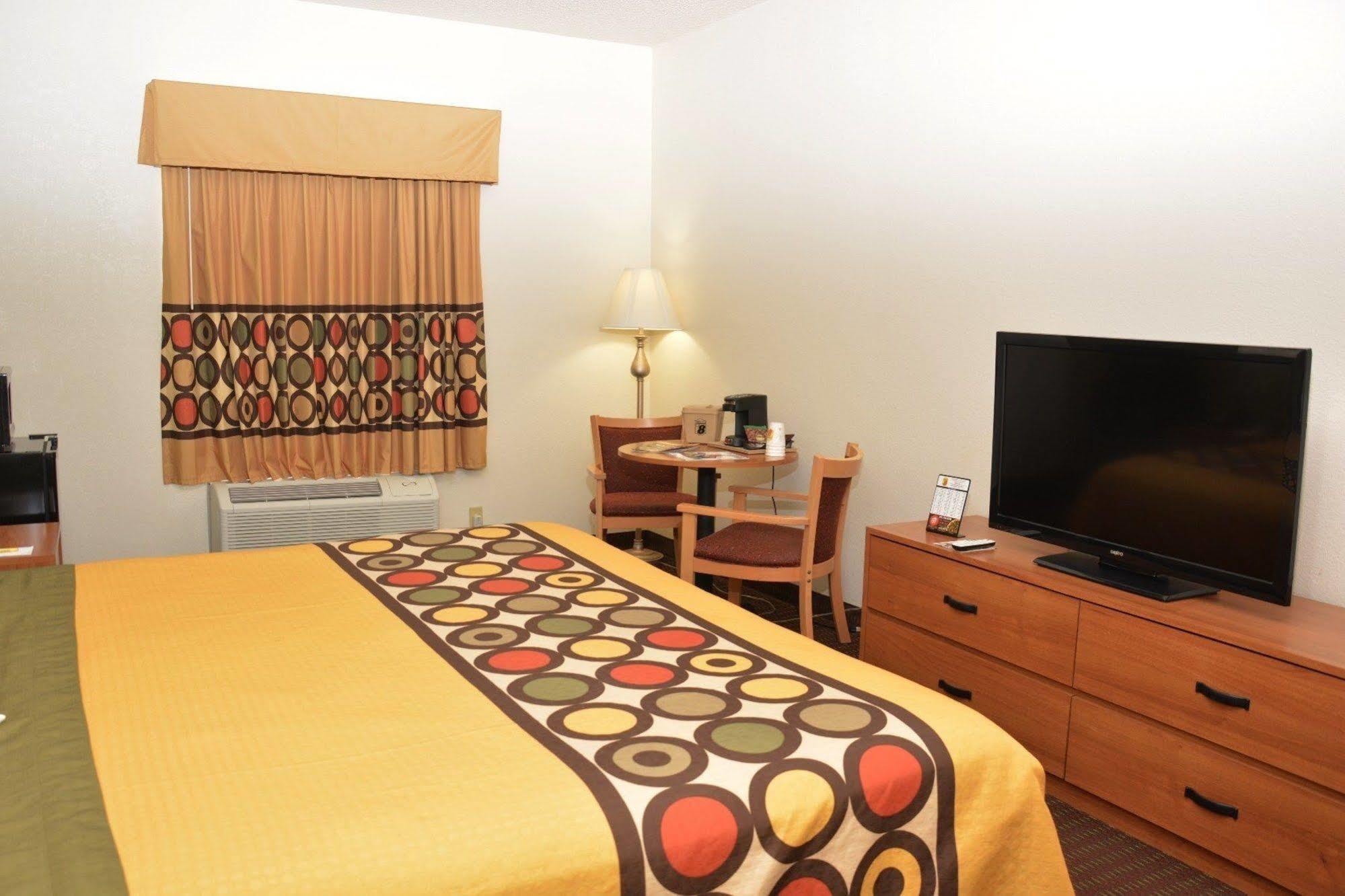 Super 8 By Wyndham Corydon Otel Dış mekan fotoğraf